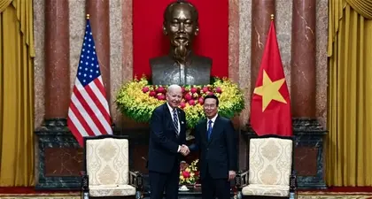 Les représentants de la Chine et les Etats-Unis se sert la main. Quelles actualités à travers le monde pour le monde du numérique et de la géopolitique