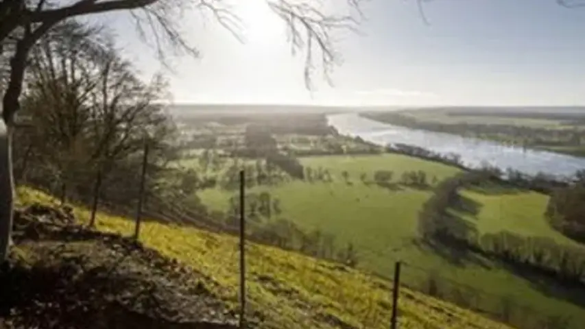 Vu plongeante sur la Seine depuis la campagne normande